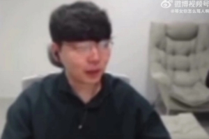 MaRin：最近去T1總部發(fā)現(xiàn)Faker像15年那樣躺在沙發(fā)上，很親切