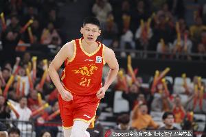 拼盡全力！胡金秋11中7拿到20分8板 罰球6中5