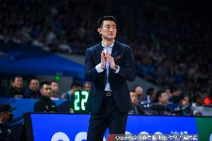 媒體人：王博指導(dǎo)終于發(fā)現(xiàn)上海隊(duì)內(nèi)線防擋拆的弱點(diǎn)了 反應(yīng)夠慢的