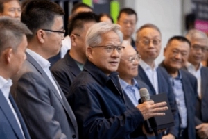 黃仁勛談年輕人失業(yè)：你不會被AI取代 但會被通使用AI的人替換