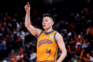 搶爆了！李弘權8中5砍下14分14板2助2斷 制霸籃板球