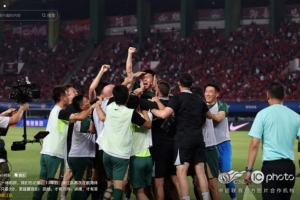 客場取勝！董春雨社媒：團(tuán)結(jié)才有方向， 拼搏才有答案