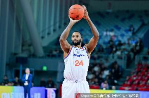 畢竟拿過(guò)FMVP！弗格半場(chǎng)11中5拿15分3助 三分4中2
